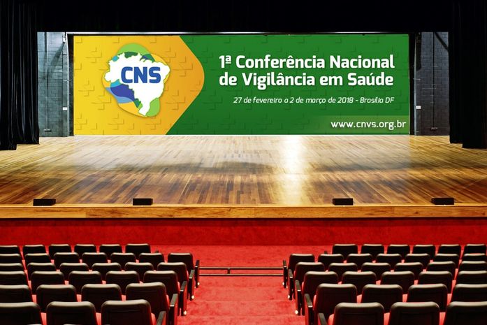 E a moça ao microfone vaticina:- "Eu quero concluir, dizendo que terminei."