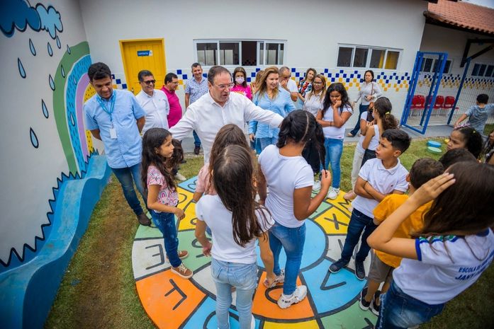 Além da unidade de ensino, comunidade recebeu moderno sistema de iluminação em LED