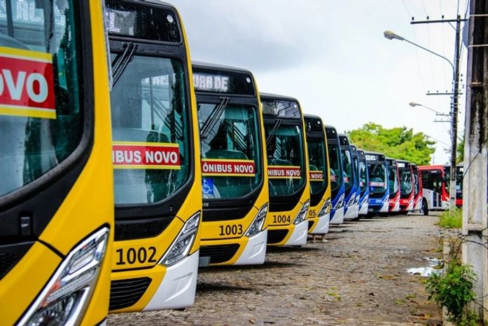 Ônibus do Sistema Integrado de Mobilidade de Maceió (SIMM)