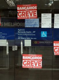 Bancários rejeitam proposta da Caixa e mantêm greve nacional