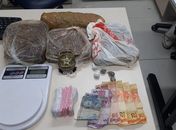 Droga estava enterrada nos fundos de uma casa, onde ocorria o tráfico.