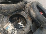 Pneus e cerca de uma tonelada de entulhos são retirados da rede de águas pluviais da Feirinha do Tabuleiro