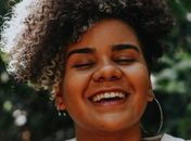 Dia do Poeta: Giovanna Lunetta compartilha sentimentos por meio da escrita