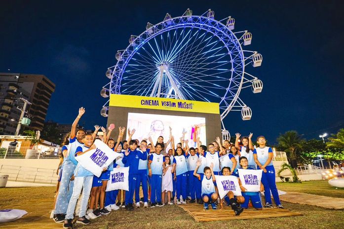 Marina Cândia leva estudantes da rede municipal para passeio na Roda Gigante e sessão de Cinema na Praça