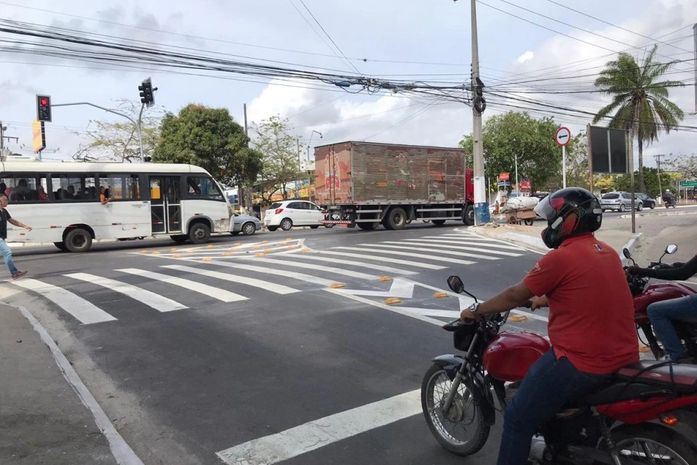 Prefeitura implanta contorno de quadra na Bomba do Gonzaga.