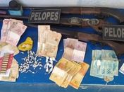 Após denúncia, polícia apreende espingardas e munições armazenados em sítio no interior 