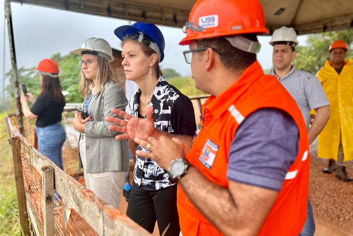 Representantes da ONU visitam bairros afetados pelo afundamento do solo, em Maceió