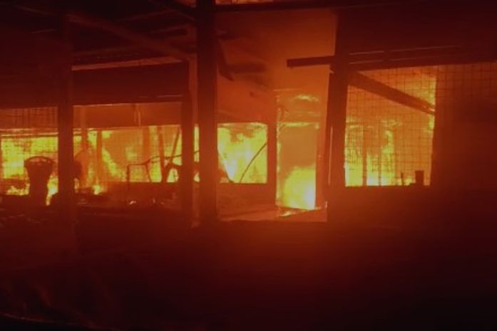 Vídeos: Incêndio atinge Mercado da Produção em Maceió