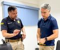 Rafael Brito entrega tasers adquiridos com recursos de emenda parlamentar para a PRF em Alagoas