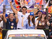 Zona da Mata mostra força e abraça JHC e Marina JHC em grande caminhada