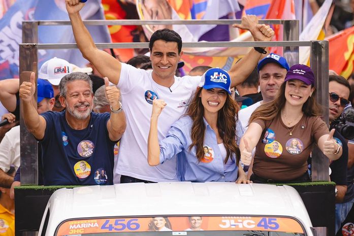 Zona da Mata mostra força e abraça JHC e Marina JHC em grande caminhada