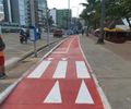 Ciclovia da orla marítima tem faixas de pedestres requalificada.