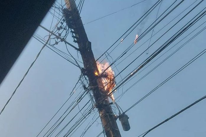 Poste da Rua Rita Leão, em Arapiraca