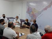 Gestores da Semscs em reunião com representantes dos moradores do Stella Maris