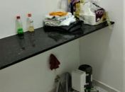 Fezes de baratas e mau odor: Vigilância Sanitária interdita clínica odontológica no Centro de Maceió