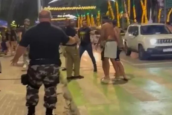 Confusão em frente a bar termina com agressão na orla da Ponta Verde, em Maceió