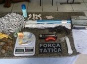 Operação policial apreende arma, drogas e prende duas pessoas em Viçosa