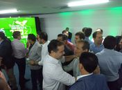 Renan Filho parabenizando o prefeito Chico Vigário durante o evento