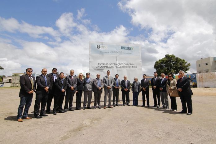 Presidente do TJ visita Palmeira e futuras instalações do Fórum da cidade