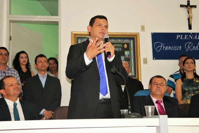 Prefeito de Feira Grande deixa partido que o elegeu