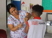 Prefeitura de Penedo atualiza caderneta de vacinação de crianças e adolescentes com Programa Saúde nas Escolas