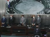 Deputados fazem um minuto de silêncio