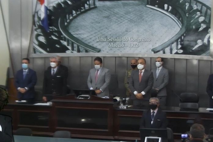 Deputados fazem um minuto de silêncio