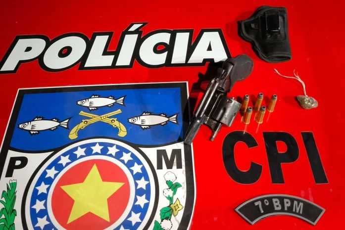 PM apreende arma e drogas em operação no Sertão alagoano