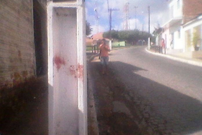Motociclista ficou bastante ferido