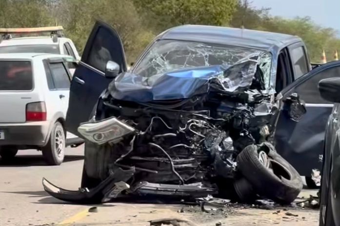 Duas pessoas morrem após grave colisão entre carro e caminhonete em AL-220