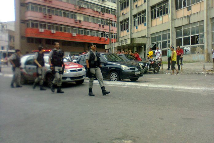 Militares prendem 15 invasores do antigo prédio do Ministério da Saúde