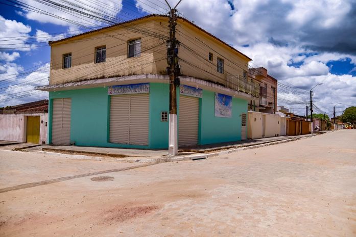 Prefeito Luciano Barbosa realiza, nesta sexta (24), a entrega da drenagem e pavimentação de 7 ruas do bairro Jardim Tropical