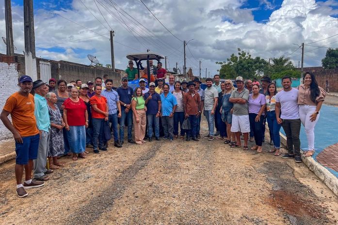 Em São José da Laje, Coopal entrega para associados um trator e implementos agrícolas