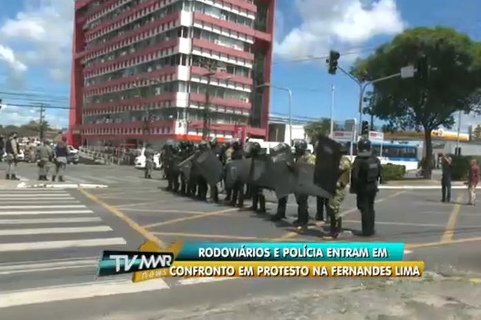 Funcionários da Veleiro entram em confronto com policiais do Bope durante protesto