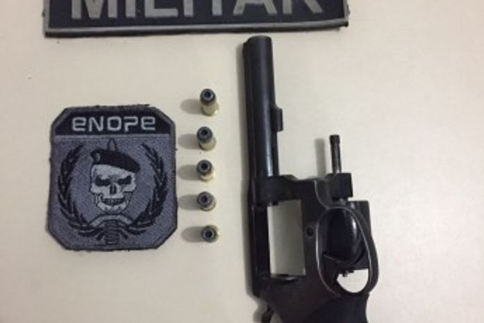 Dois homens são presos com uma arma dentro de trasporte complementar no Agreste