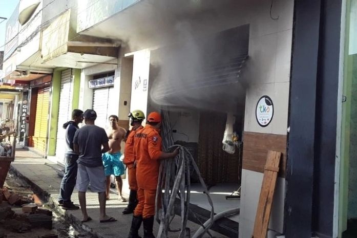 Incêndio atinge loja comercial no centro de Arapiraca