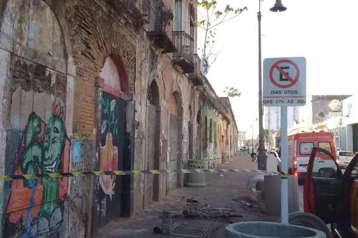 Desabamento de sacada em prédio antigo fere três crianças no Jaraguá