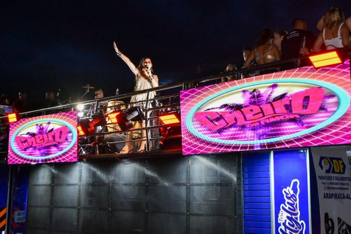 Bloco Poca Tênis reúne multidão e consolida tradição em Major Izidoro