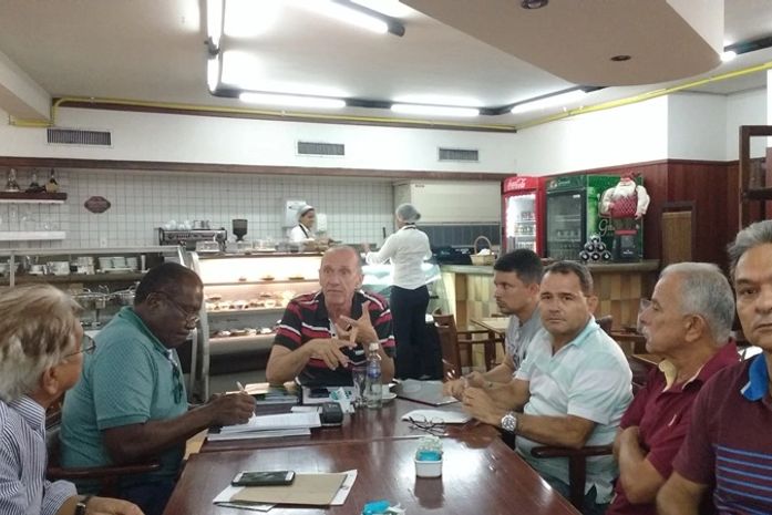 Jorge Moraes no centro comandando último encontro de 2017 da ACEA