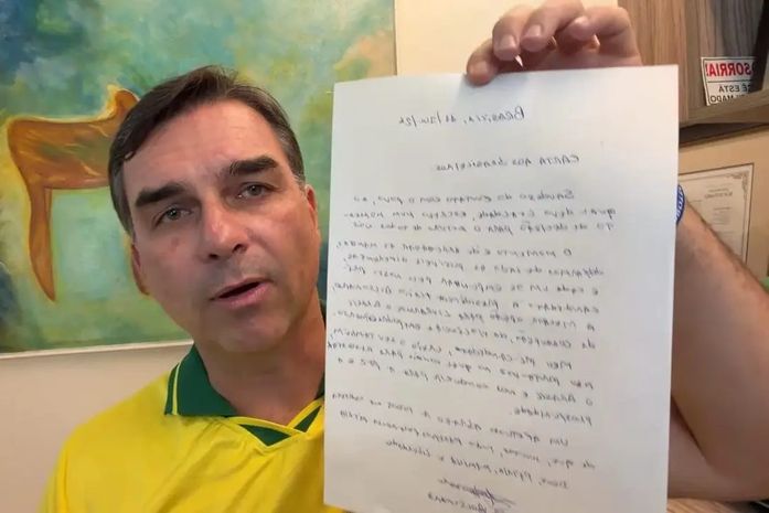Perigoso e acuado, Flávio atira a esmo