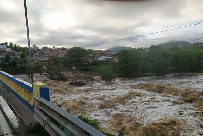 Rio Ipanema baixa 150 cm e atinge nível seguro, confirma Corpo de Bombeiros
