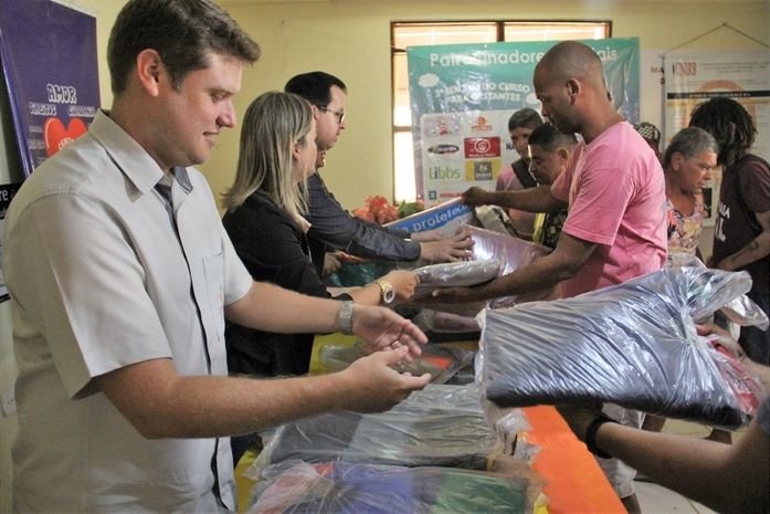 Centro Pop em Arapiraca realiza campanha "Inverno Quentinho" para recolher agasalhos