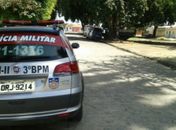 Bandidos invadem residência e fazem família refém em Arapiraca 