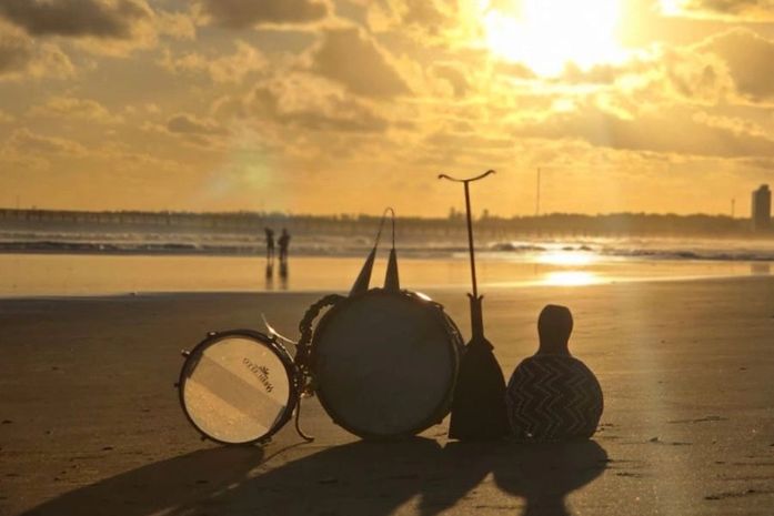 “A Maceió que faz vibrar seu coração” será o tema do desfile 2026 do bloco Rasgando o Couro Rock Maracatu