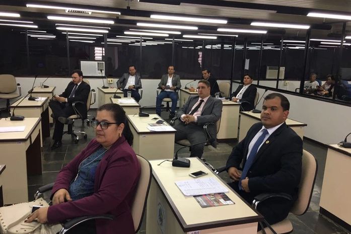 Em tempos de pandemia, vereadores promovem "trem da alegria" e aumentam salários em Palmeira