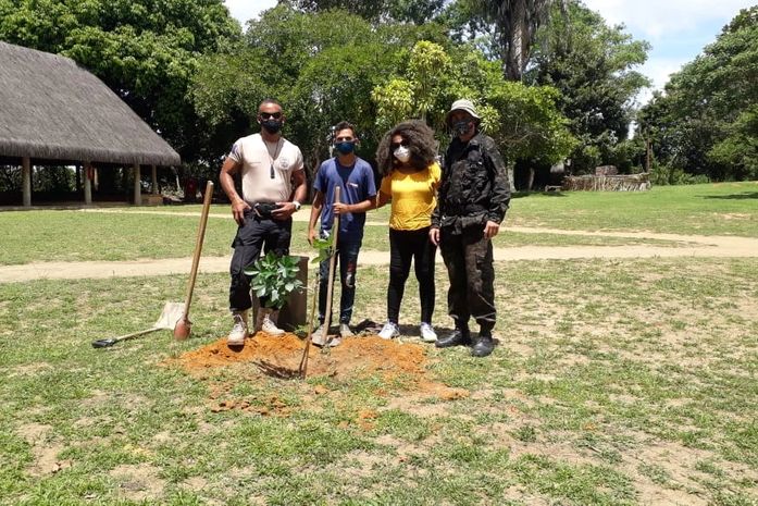 Sábado foi dia de plantar Baobá, na Serra da Barriga. A árvore da vida, da fertilidade, imortalidade e novos caminhos.
