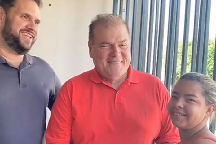 Prefeito Djalma ao lado do Secretário Gutto Beltrão entregam mobiliários, fardamentos e equipamentos para Creche Municipal Vicentina de Castro Silva