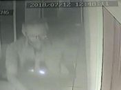 Imagens mostram homem furtando celular em escritório de advocacia no Centro de Maceió