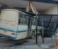 Ônibus com cortadores de cana colide com galeria e deixa um morto e dois feridos em Maragogi