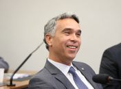 Comissão aprova projeto do deputado Rafael Brito que garante meia-entrada para todos os profissionais da educação
